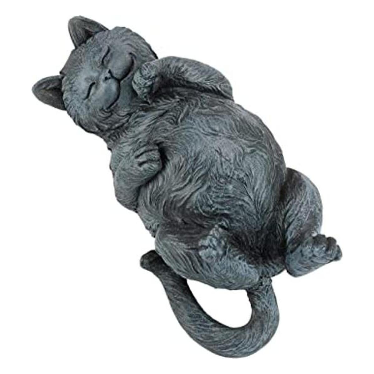 Estatua de gato juguetón