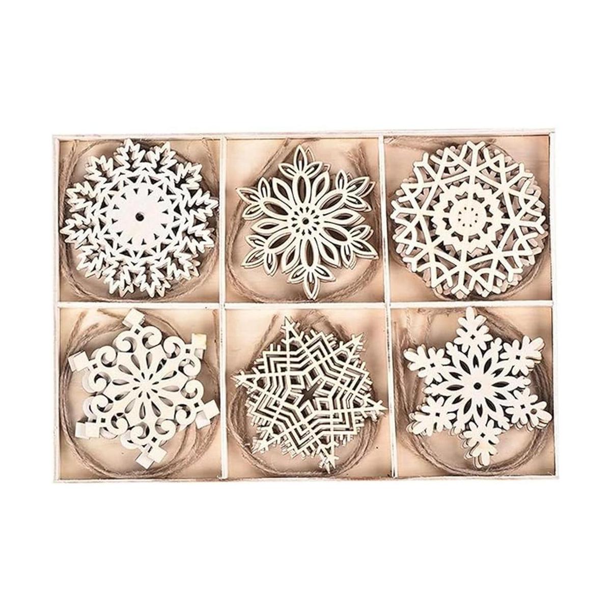 Adornos de copos de nieve de madera