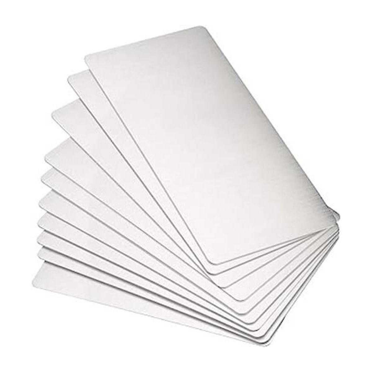 Tarjeta de metal en blanco